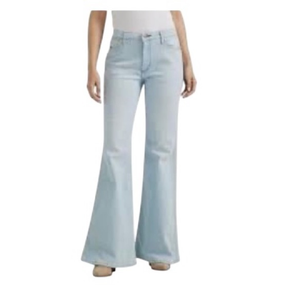 NWT WRANGLER Wanderer Mid Rise Light Wash Flare Jeans - Picture 2 of 15